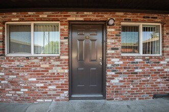 Colonial Villa Apartments in Portland, OR - Foto de edificio - Building Photo
