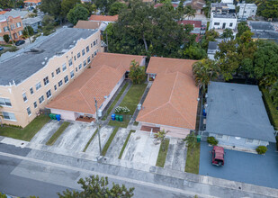 933 SW 10th St in Miami, FL - Building Photo - Building Photo