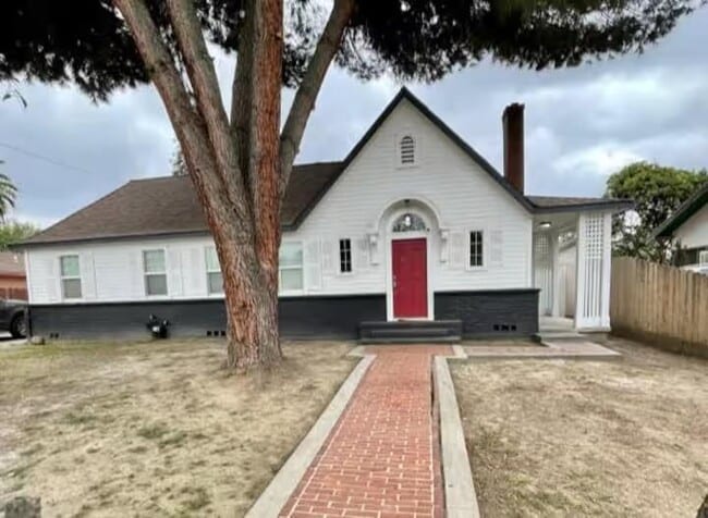 property at 415 W Race Ave