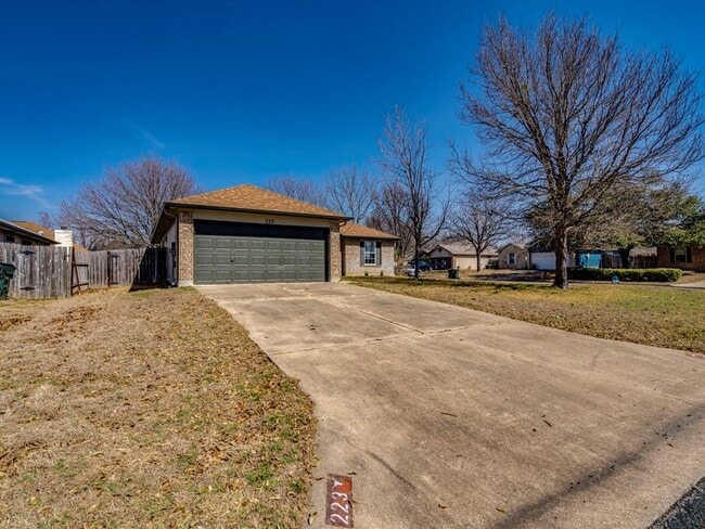 223 Evergreen Cir in Georgetown, TX - Building Photo - Building Photo