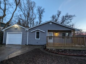 18355 School Hill Ave in Council Bluffs, IA - Building Photo