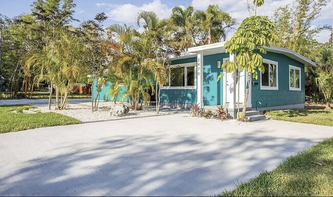 2470 47th St S in St. Petersburg, FL - Foto de edificio - Building Photo