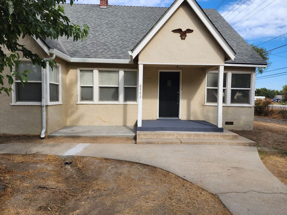 8543 Yosemite Blvd in Modesto, CA - Building Photo