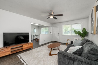 52 Flats in West Lafayette, IN - Building Photo - Interior Photo