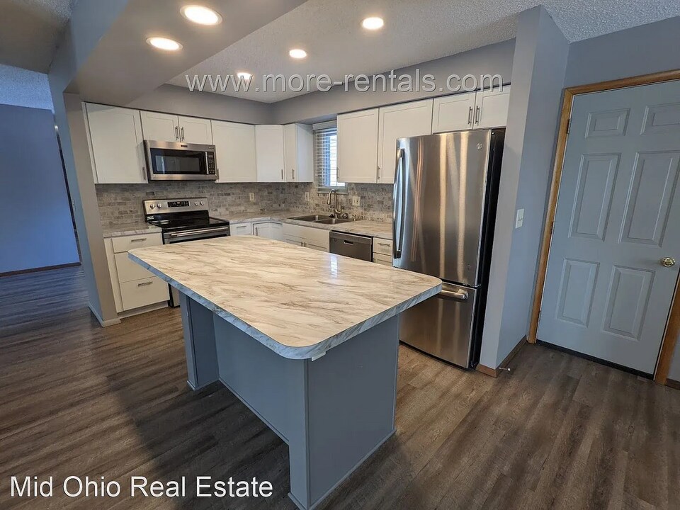 6215 Pambrook Ct in Columbus, OH - Building Photo