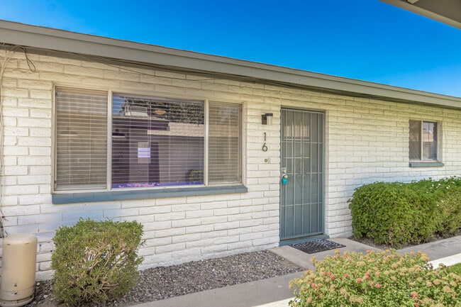 Rossmore Apartments in Phoenix, AZ - Building Photo - Building Photo