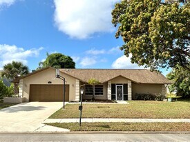 939 St Andrews Blvd in Naples, FL - Building Photo