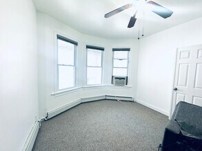 63 Van Reypen St in Jersey City, NJ - Building Photo - Building Photo