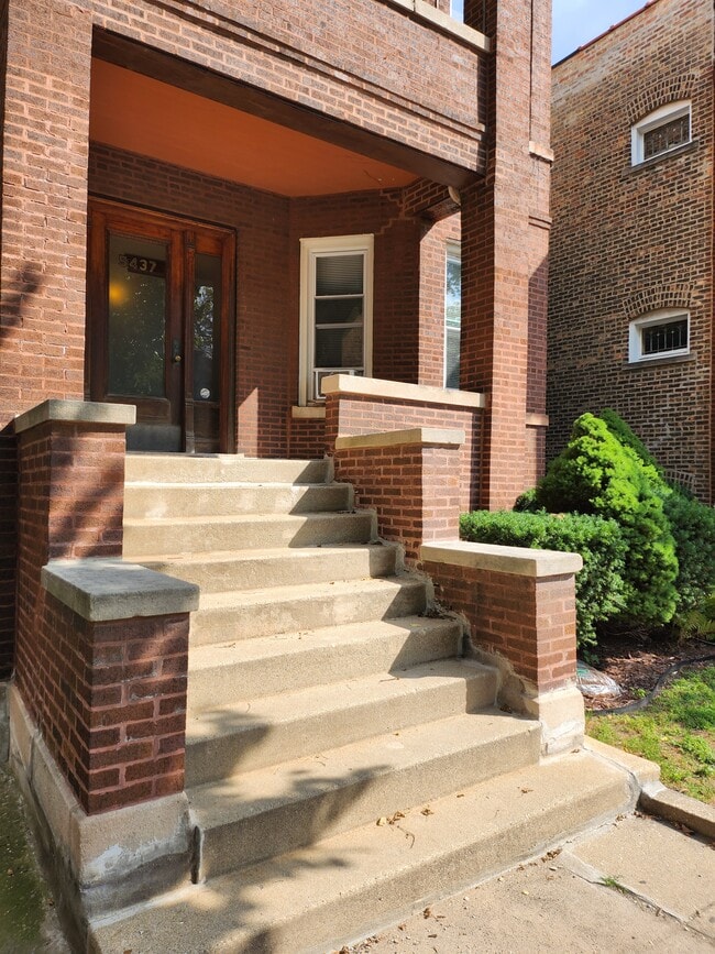 5437 N Ashland Ave