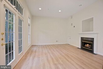 1614 Leeds Castle Dr in Vienna, VA - Building Photo - Building Photo