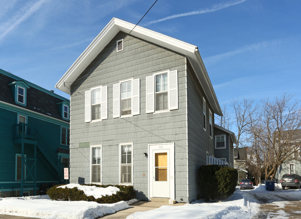 713 Catherine St in Ann Arbor, MI - Foto de edificio