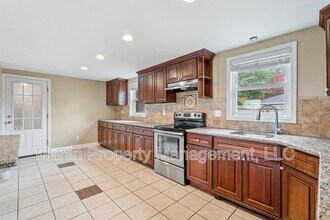 31 Wethersfield Rd in Natick, MA - Building Photo - Building Photo