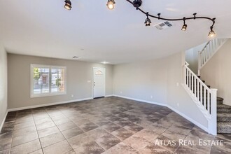 8717 Apiary Wind St in Las Vegas, NV - Building Photo - Building Photo