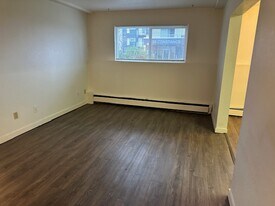 639-639 Constance Ave in Victoria, BC - Building Photo