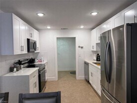 1335 NE Pine Island Rd in Cape Coral, FL - Building Photo