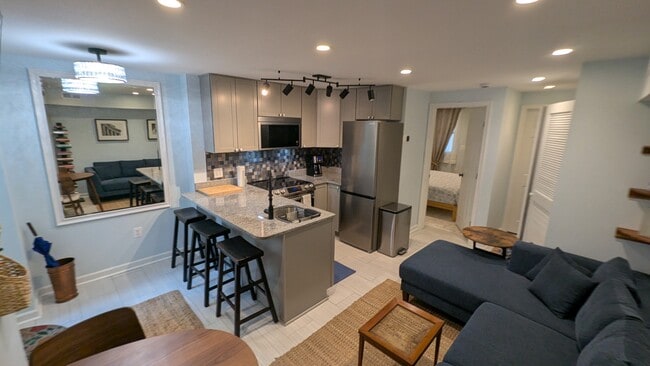 329 W St NE, Unit 2
