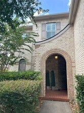 4610 Sterling Wood Way in Houston, TX - Foto de edificio - Building Photo