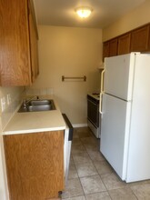 19102 E 14 Mile Rd, Unit 19102 14 mile rd in Roseville, MI - Foto de edificio - Building Photo