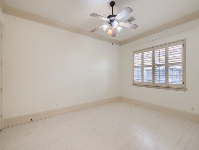 19027 Crescent Bay Dr