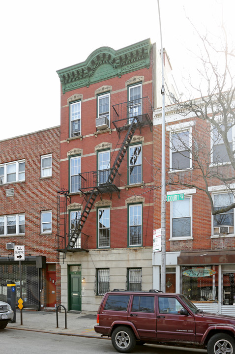 233 Court St in Brooklyn, NY - Building Photo