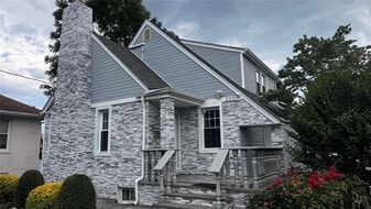 220 Grand Ave in Freeport, NY - Building Photo