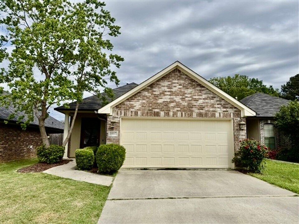 1807 Wild Rose in Bossier City, LA - Building Photo