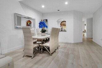 5095 Madison Lakes Cir N in Davie, FL - Building Photo - Building Photo