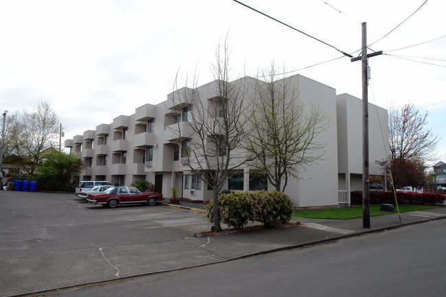 Walnut Park Apartments in Portland, OR - Building Photo - Building Photo