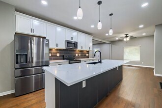 2379 Summit St in Columbus, OH - Building Photo - Building Photo