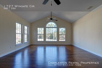 1727 Wyngate Cir in Mount Pleasant, SC - Building Photo - Building Photo