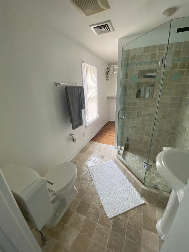 property at 703 Dranesville Rd