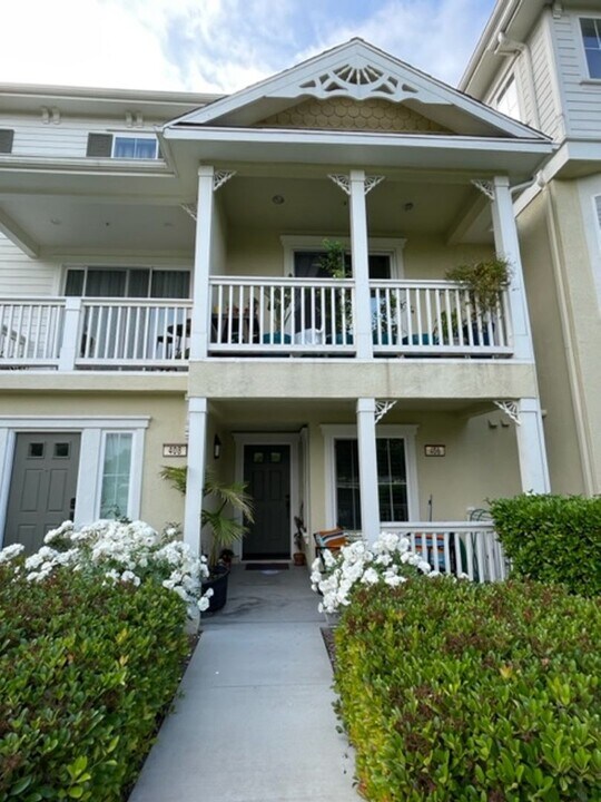 406 Silk Tree in Irvine, CA - Building Photo