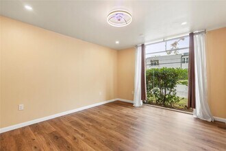 513 S Post Oak Ln in Houston, TX - Building Photo - Building Photo