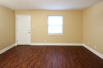 Savannah Place in Louisville, KY - Building Photo - Interior Photo