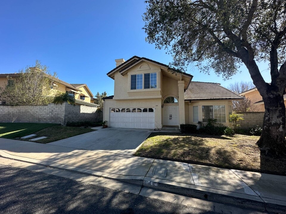 549 Timberwood Ave in Thousand Oaks, CA - Building Photo