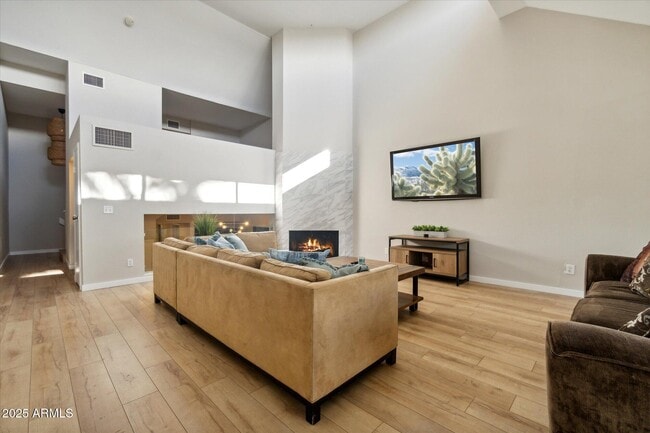 7302 E Rancho Vista Dr in Scottsdale, AZ - Building Photo - Building Photo