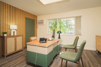 Piccadilly West in Toledo, OH - Foto de edificio - Lobby