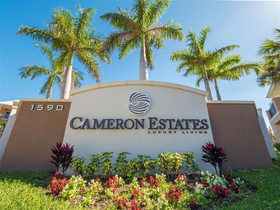 Cameron Estates in West Palm Beach, FL - Building Photo