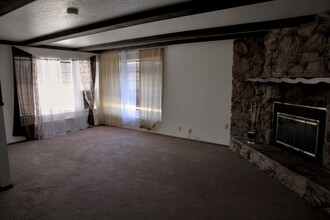 539 Highland Rd in Big Bear Lake, CA - Building Photo - Building Photo