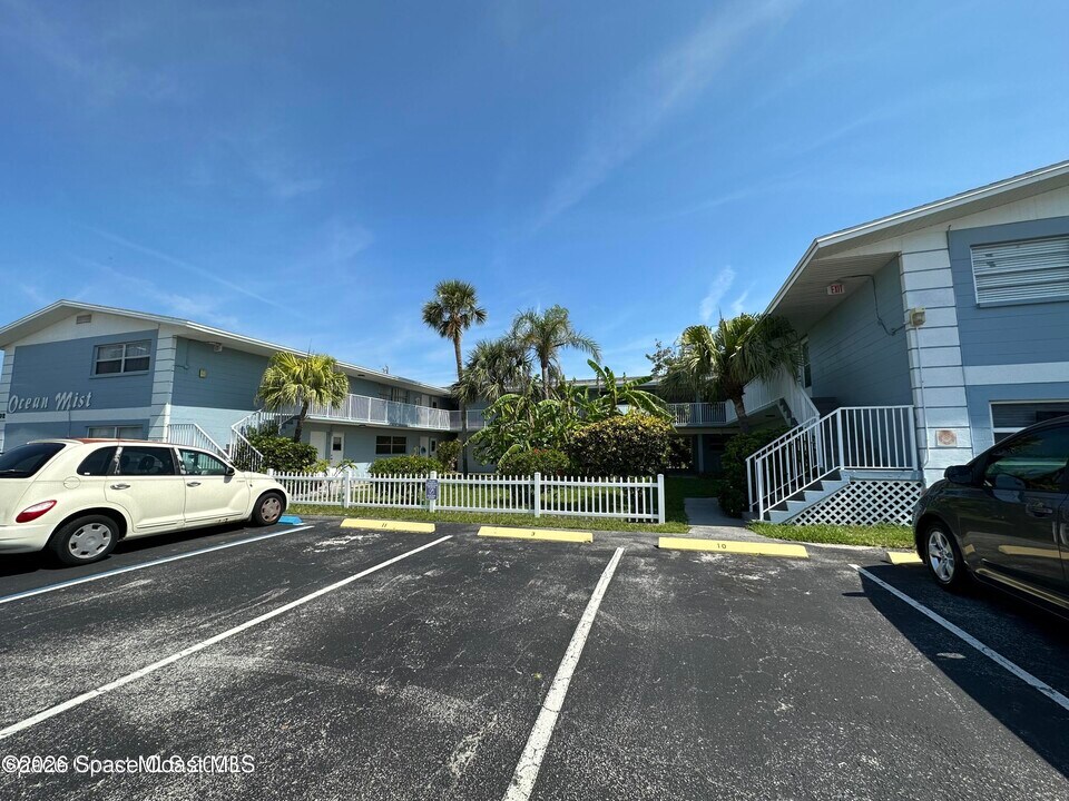 302 Lincoln Ave in Cape Canaveral, FL - Building Photo