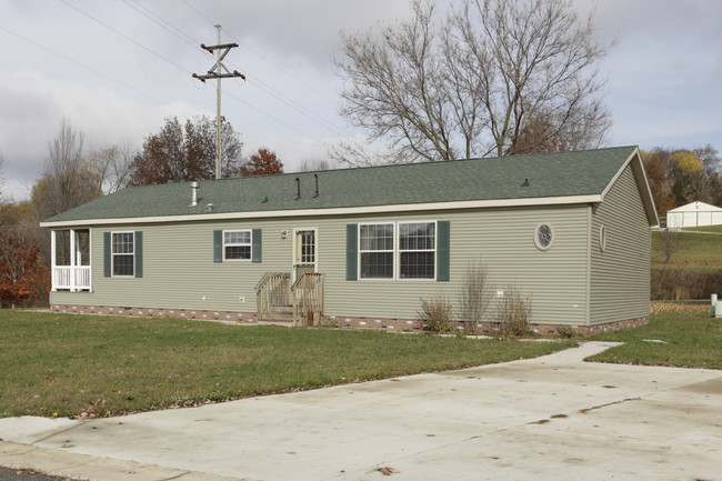 Sherwood Forest Mobile Home Estates in Ionia, MI - Building Photo - Building Photo