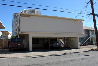 2323 Fern St in Honolulu, HI - Building Photo - Building Photo