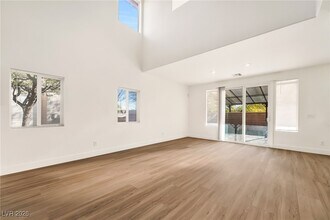 10226 Wolf Pack Ln in Las Vegas, NV - Building Photo - Building Photo
