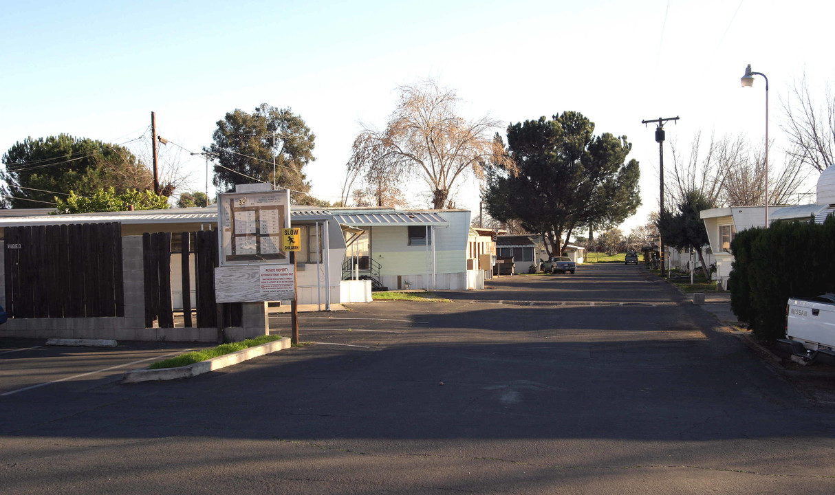 Hide-A-Way Mobile Home Park in Yucaipa, CA - Foto de edificio