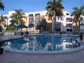 3040 NE 16th Ave, Unit 101 in Oakland Park, FL - Building Photo