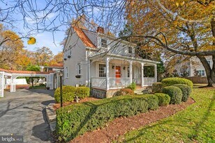 10130 Blake Ln in Oakton, VA - Building Photo