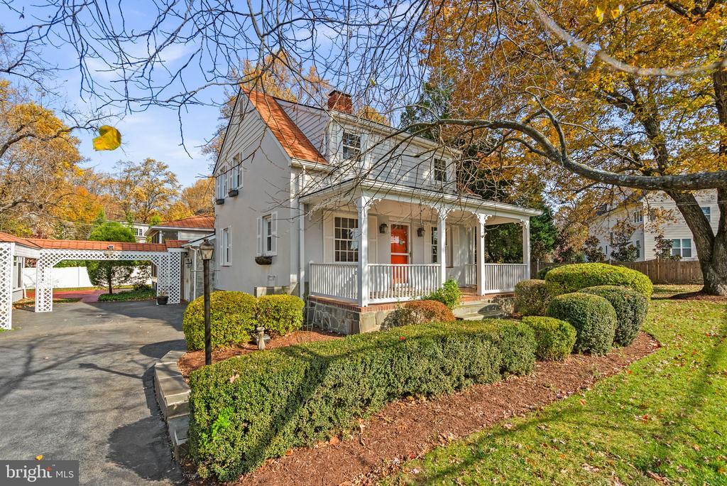 10130 Blake Ln in Oakton, VA - Foto de edificio