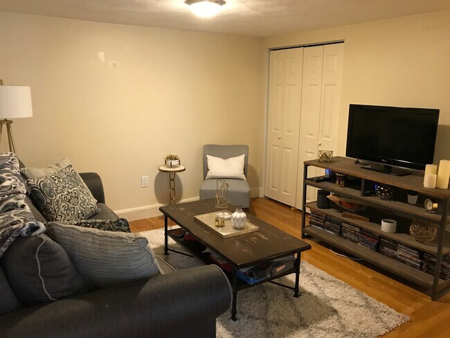 137 Peterborough St, Unit #33 in Boston, MA - Building Photo - Building Photo