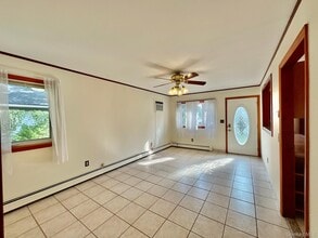 46 Forrest Ave in Shirley, NY - Building Photo - Building Photo