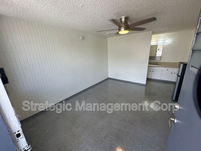 1301 Lusitana St in Honolulu, HI - Building Photo - Building Photo